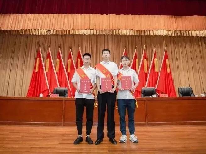 威胜集团杨靖、周天赐、肖正国被授予“长沙工匠”称号！